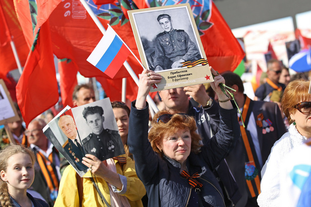 Сотни тысяч москвичей примут участие в шествии «Бессмертный полк» в Москве