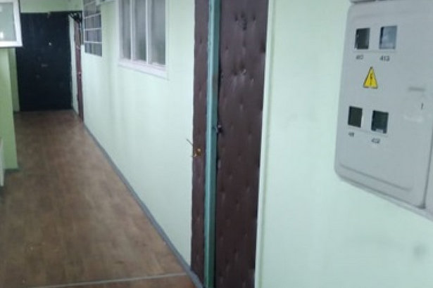 В Зеленограде по требованию Мосжилинспекции демонтировали самовольную перегородку с дверью