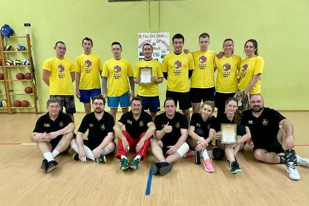 Команда педагогов школы в Старом Крюково стала победителем окружного турнира по волейболу