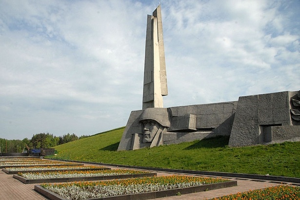 Мемориальный комплекс «Штыки» украсят архитектурно-художественной подсветкой