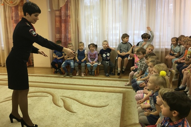Сотрудники ГИБДД Зеленограда  в игровой форме провели профилактическую работу с дошколятами