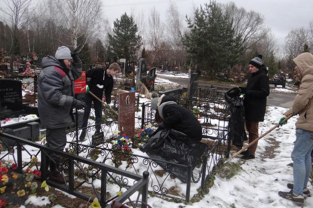 «Славяне» провели патронатную акцию на Зеленоградском кладбище