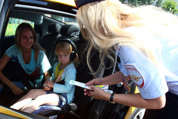 В Мосгордуме предложили штраф 5 тысяч рублей за оставление детей в салоне автомобиля