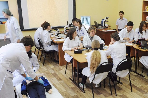 Школа №853 ведёт набор в профильный медицинский класс