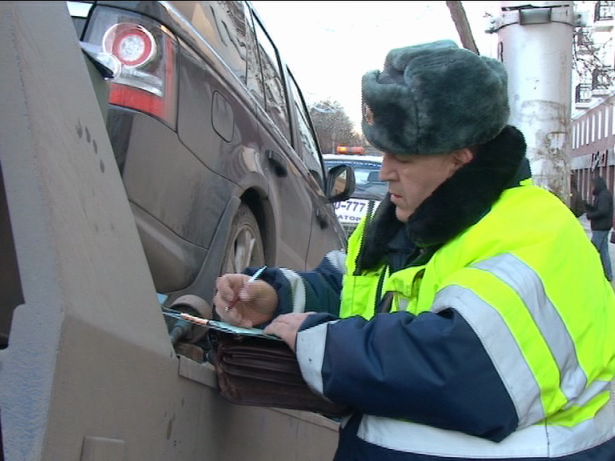 Больше всего автолюбители нарушают правила парковки на Крюковской площади