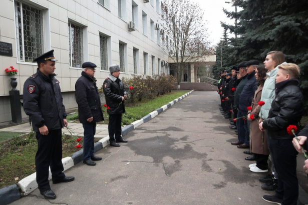 В УВД Зеленограда почтили память погибших на боевом посту сотрудников полиции