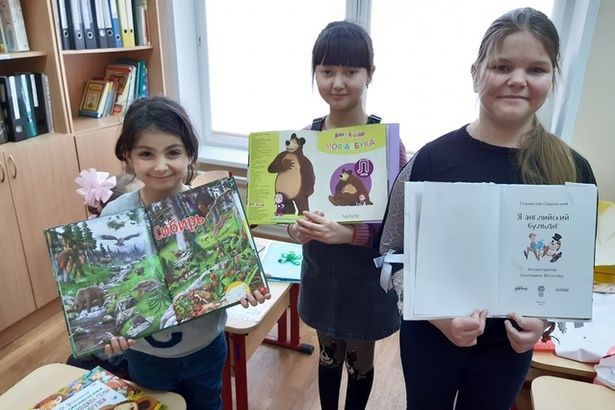 Ученики школы №853 стали участниками акции «Подари книгу»