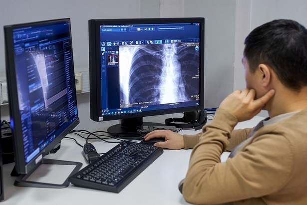 Собянин: В поликлиниках Москвы внедрят расшифровку рентген-исследований через ИИ