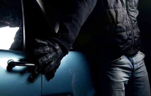Полицейские по районам Силино и Старое Крюково поймали предполагаемого воришку автомобиля