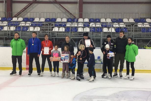 В СK «Ледовый» состоялись финальные окружные соревнования спортивных семей «Зимние забавы»