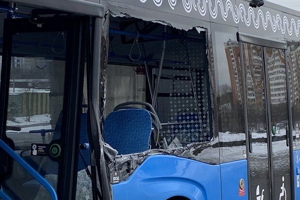 В 11 микрорайоне поймали хулигана, разбившего стекла рейсового автобуса