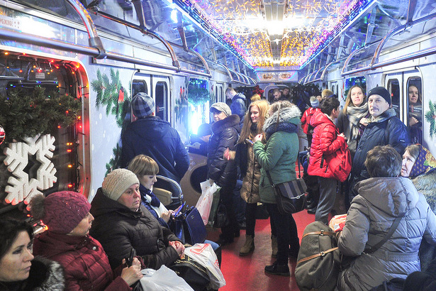 В ночь перед Рождеством метро Москвы будет работать на час дольше