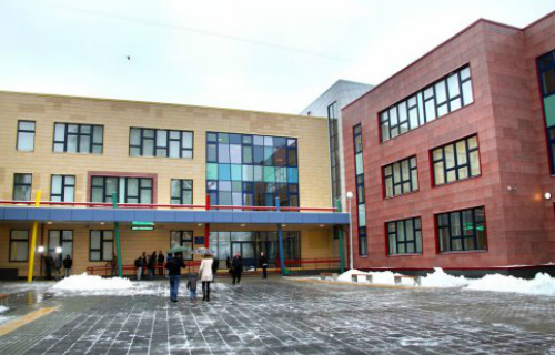 Инвесторы передали в собственность Москвы 53 здания школ, детсадов и поликлиник