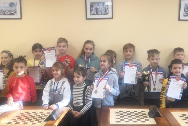 Юные шашисты поборолись за звание лучших на турнире в Старом Крюково