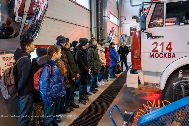 Учащиеся кадетских классов школы №1528 посетили пожарно-спасательный центр Москвы