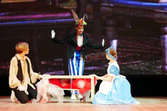 Творческие коллективы КЦ «Зеленоград» покажут мюзикл «Алиса в стране чудес»