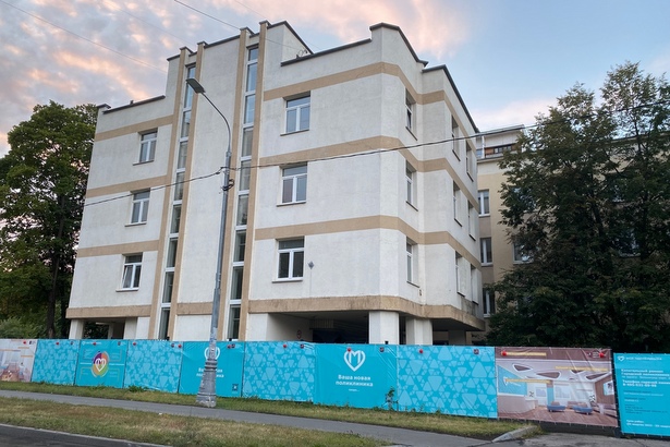 Здание поликлиники во 2-м микрорайоне Зеленограда готовят к проведению капремонта