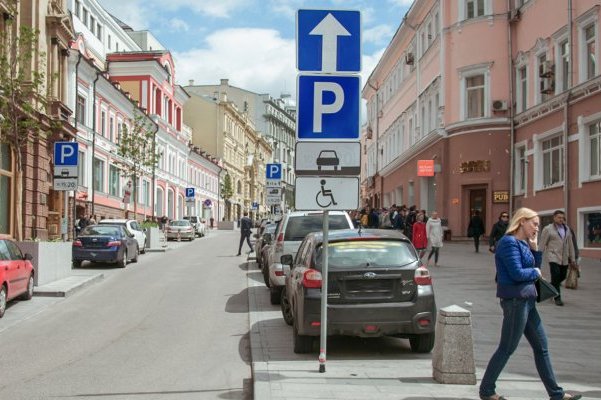 Штрафы за парковку в Москве проверят из-за задержек Росреестра