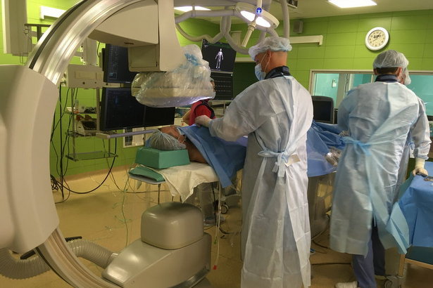 В больнице им. Кончаловского провели уникальную операцию по удалению электрокардиостимулятора из живота