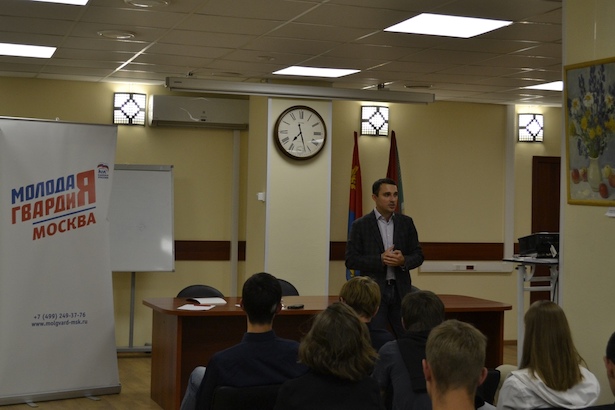 Муниципальный депутат Старого Крюково встретился с активистами «Молодой Гвардии»