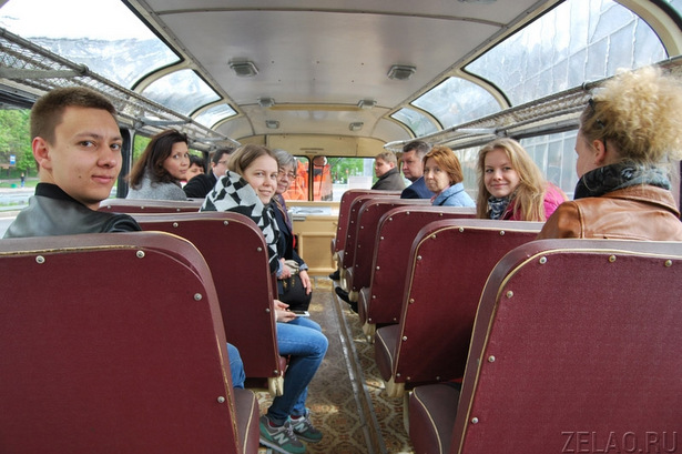 Студенты МИЭТа стали пассажирами первого экскурсионного рейса ретро-автобуса