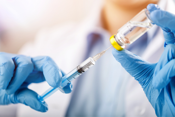 Врачи рекомендуют вакцинацию людям с хроническими заболеваниями