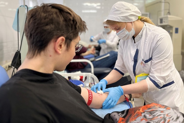Студенты -доноры пополнили запасы крови в горбольнице Зеленограда