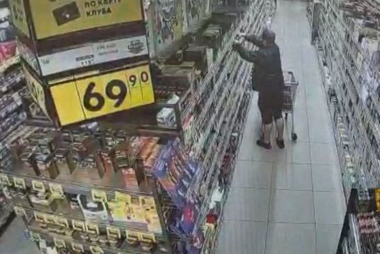 В Зеленограде 28-летний мужчина ограбил магазин и подрался с охранником
