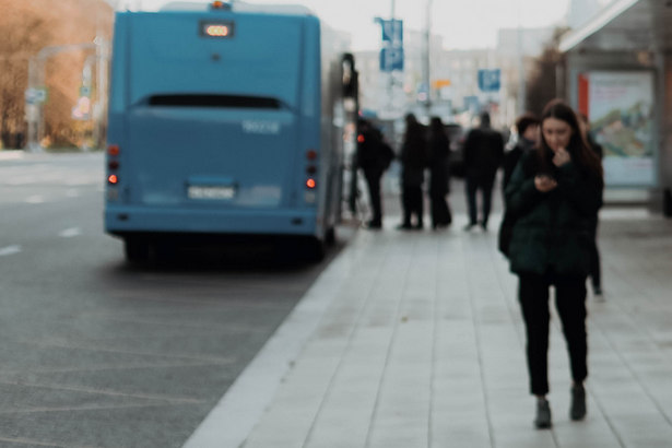 На Московском проспекте автобус совершил наезд на 13-летнюю девочку