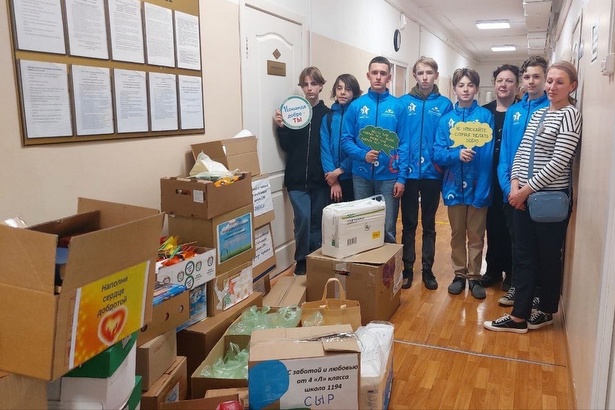Волонтеры зеленоградского Дворца Творчества привезли подарки для пациентов больницы в Ржавках
