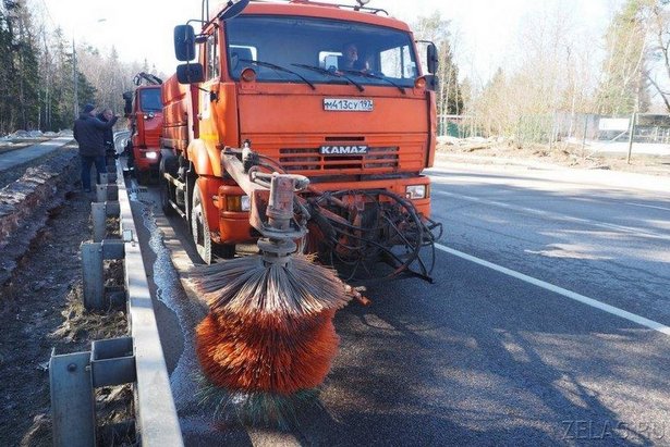 Дороги и тротуары в Зеленограде промоют специальным шампунем