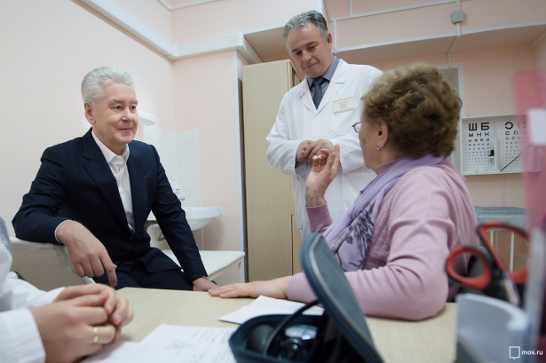 Пожилые москвичи с хроническими заболеваниями смогут звонить терапевтам