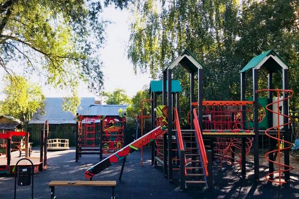 Московские власти обустроят детские площадки в дачных посёлках