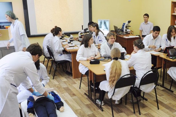 Школа района Старое Крюково приглашает десятиклассников в медицинский класс