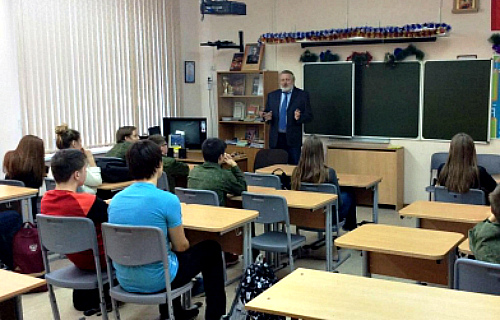 Совет ветеранов УВД прочитал лекцию учащимся кадетских классов школы №853