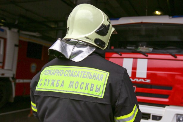 Зеленоградские пожарные спасли пять человек из горящей квартиры