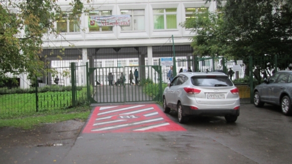 1 сентября в Зеленограде будет действовать запрет на парковку рядом с образовательными заведениями