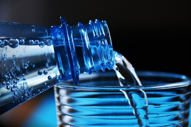 В Росконтроле назвали марку самой вкусной, полезной и недорогой негазированной воды