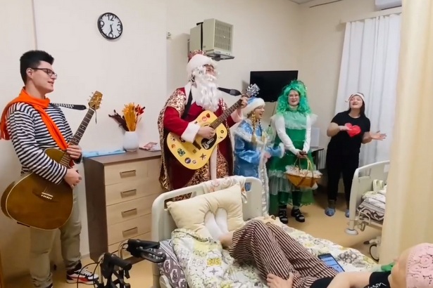 Волонтеры устроили новогодний праздник пациентам зеленоградского хосписа