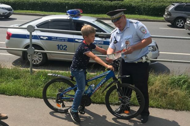 В Зеленограде госавтоинспекторы  проинструктировали юных велосипедистов