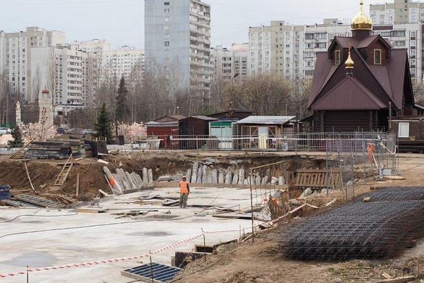 Строители готовят фундамент будущего храма Архистратига Михаила