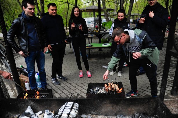 Депутат Мосгордумы напомнил о правилах пожарной безопасности при приготовлении шашлыка