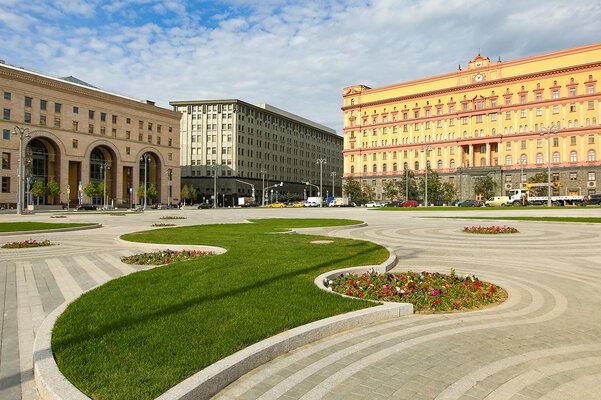 Москвичи смогут проголосовать за памятник на Лубянке на семи площадках