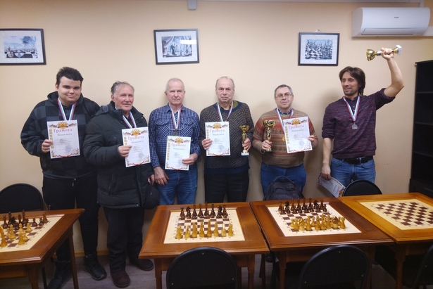 Жители Старого Крюково поборолись за победу в шахматном турнире