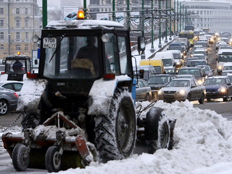 Снег с городских улиц убирали около семи тысяч единиц техники