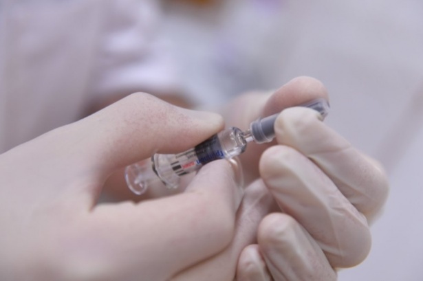 Врач: вакцинация — самый действенный способ избежать заражения инфекцией