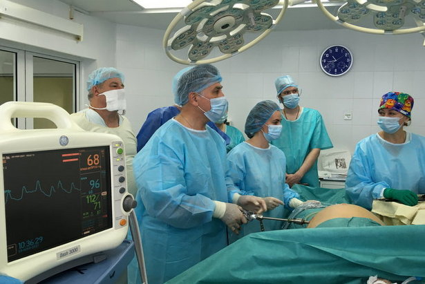 В зеленоградской больнице прошёл мастер-класс по герниопластике с применением отечественных хирургических инструментов и материалов