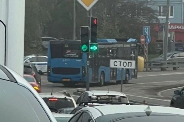 Пассажирка рейсового автобуса пострадала в ДТП на Солнечной аллее