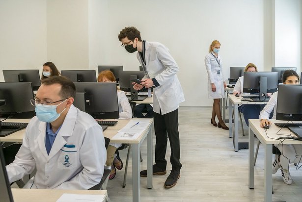 Ракова: Более 7800 сотрудников обновленных московских поликлиник прошли обучение в Кадровом центре перед началом работы