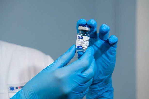 Уже 77% сотрудников органов власти Москвы прошли вакцинацию от коронавируса